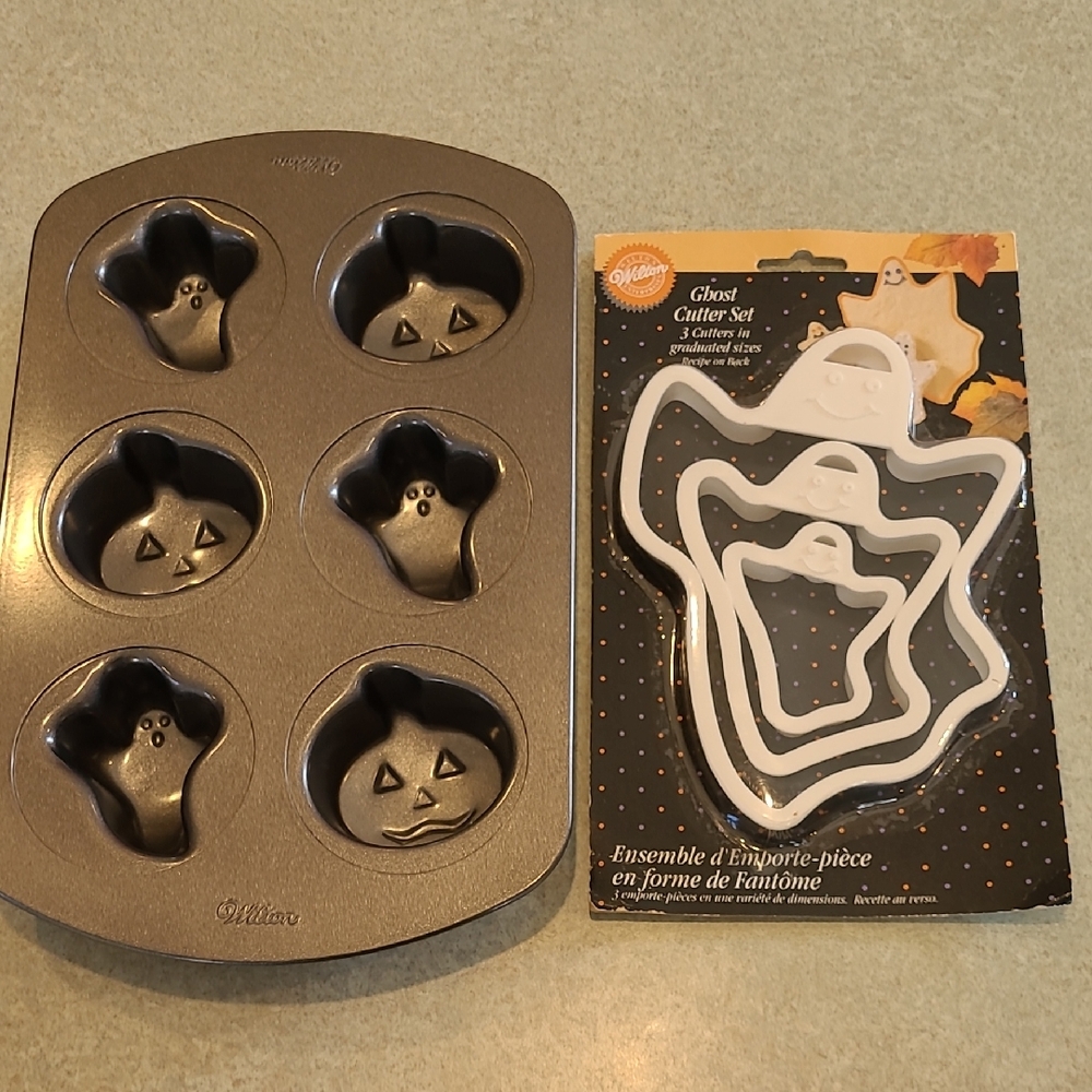 Wilton Ghost and Pumpkin Bakeware Set NEW